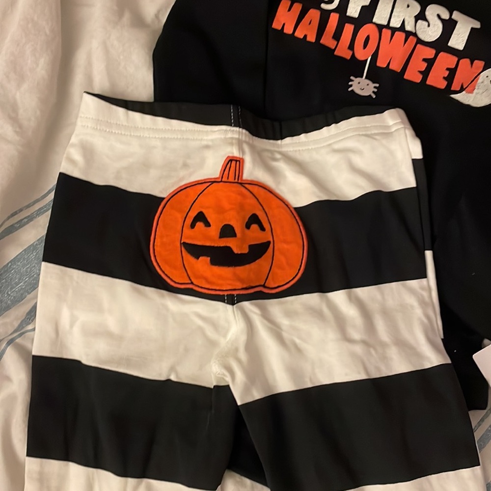 NWT Carter’s Halloween outfit. Size 18 months. - Picture 4 of 9